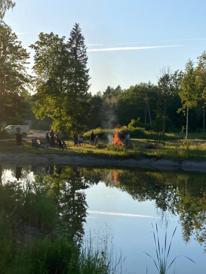Marika Puhkekuela - Metsanurga Oeoemaja "Shared Bathroom" Nova Eksteriør bilde