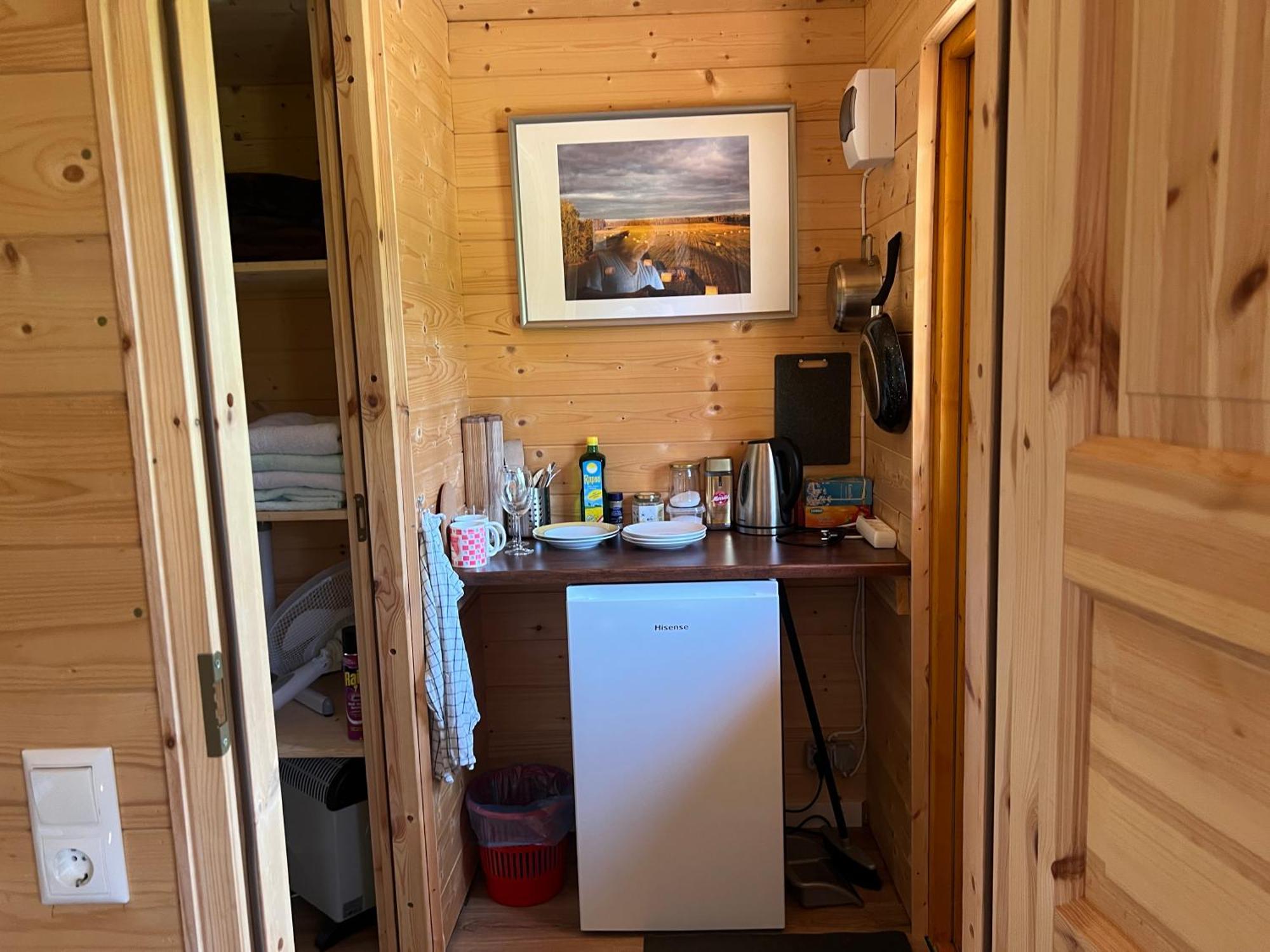 Marika Puhkekuela - Metsanurga Oeoemaja "Shared Bathroom" Nova Eksteriør bilde